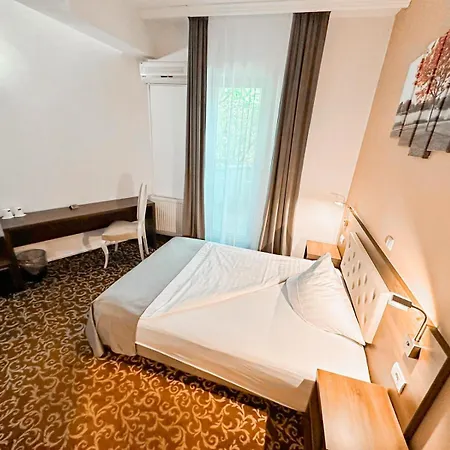 Neon Hotel 3*